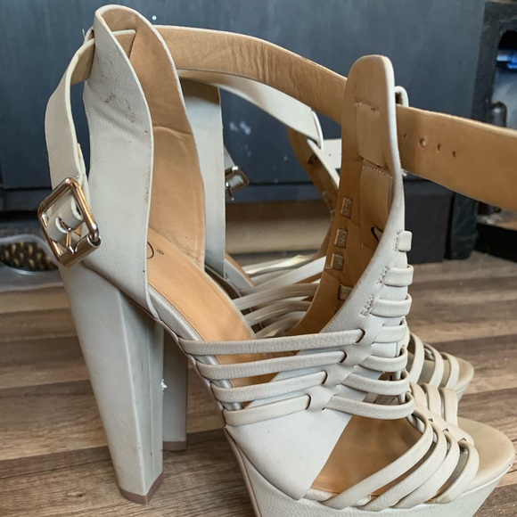 💘3 for $30💘 Size 8.5 high heels - Picture 3 of 3